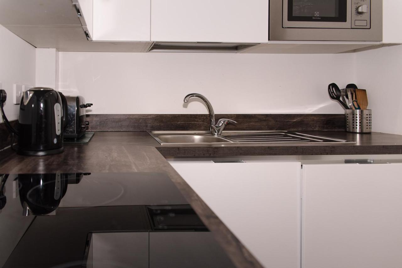 Greenstar Apartments - 2 Minute Walk Away Into City Centre - 6 Individual Flats - Next To Abertay University - 1 Bed 2 Bed & 3 Bedroom Flats - Fully Equipped - Short - Mid - Long Stays Welcome ดันดี ภายนอก รูปภาพ
