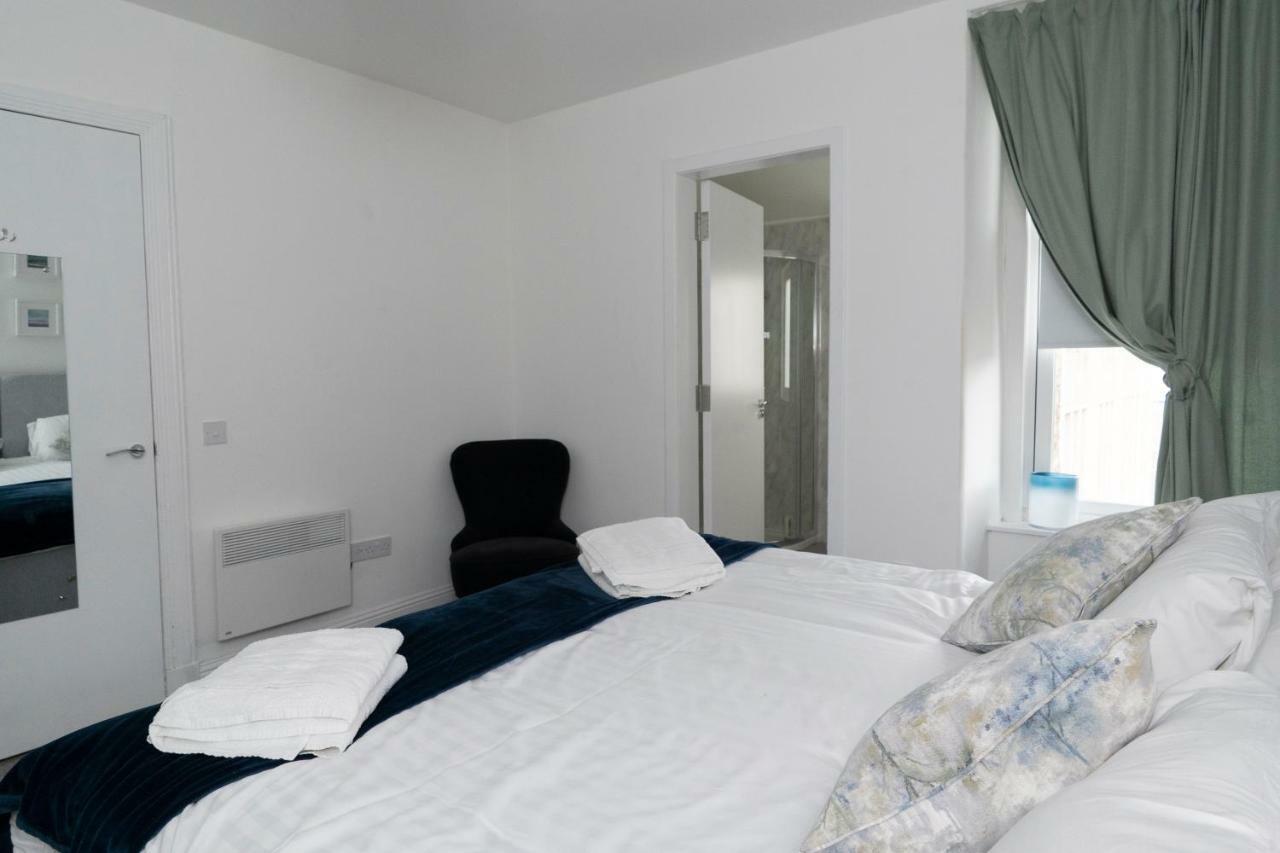 Greenstar Apartments - 2 Minute Walk Away Into City Centre - 6 Individual Flats - Next To Abertay University - 1 Bed 2 Bed & 3 Bedroom Flats - Fully Equipped - Short - Mid - Long Stays Welcome ดันดี ภายนอก รูปภาพ