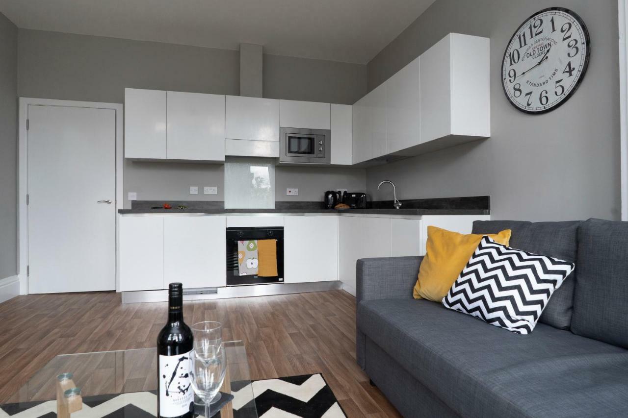 Greenstar Apartments - 2 Minute Walk Away Into City Centre - 6 Individual Flats - Next To Abertay University - 1 Bed 2 Bed & 3 Bedroom Flats - Fully Equipped - Short - Mid - Long Stays Welcome ดันดี ภายนอก รูปภาพ