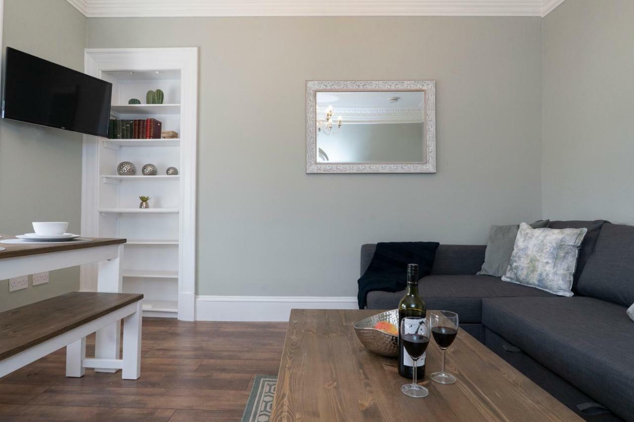Greenstar Apartments - 2 Minute Walk Away Into City Centre - 6 Individual Flats - Next To Abertay University - 1 Bed 2 Bed & 3 Bedroom Flats - Fully Equipped - Short - Mid - Long Stays Welcome ดันดี ภายนอก รูปภาพ